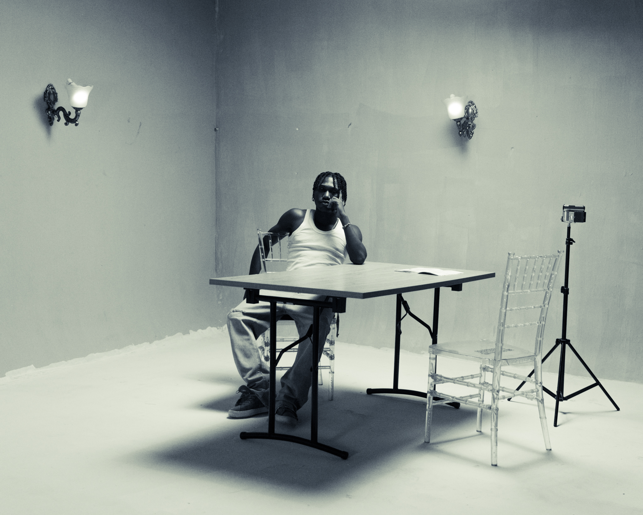 FROM AGEGE STREETS TO CENTRE STAGE: RUNDA UNVEILS DEBUT ALBUM “BEHIND CLOSED DOORS”